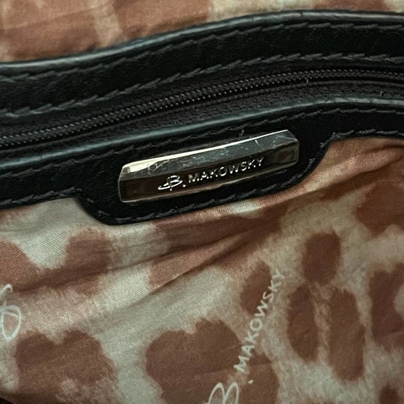 B Makowsky Large Black Leather Shoulder Bag - Picture 8 of 13